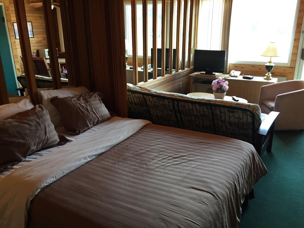 Falcon Lake Hotel Ngoại thất bức ảnh
