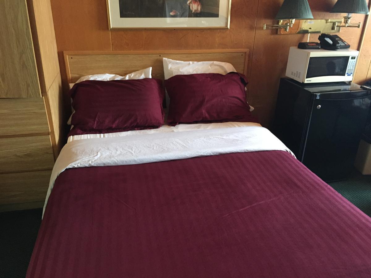 Falcon Lake Hotel Ngoại thất bức ảnh
