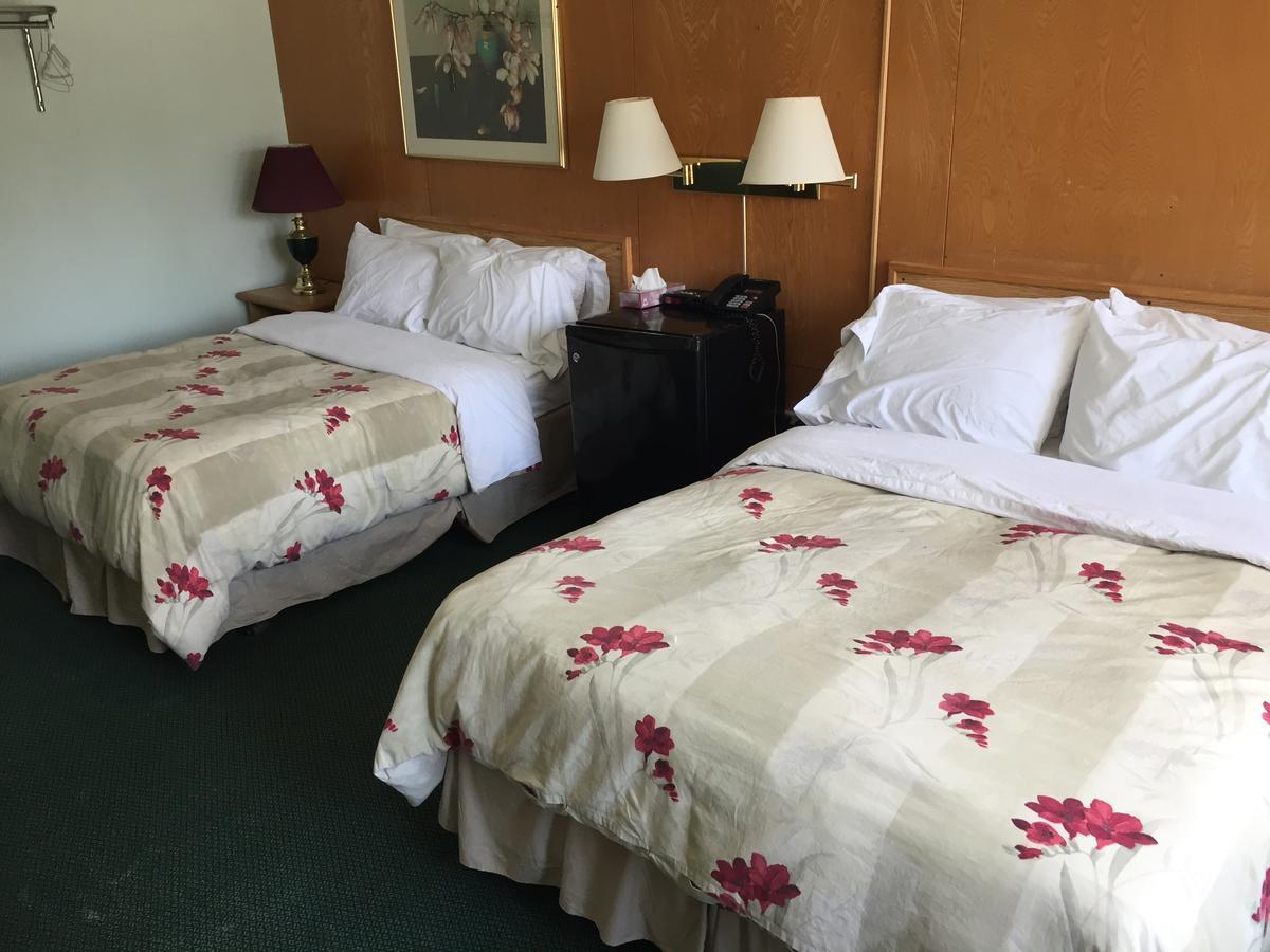 Falcon Lake Hotel Ngoại thất bức ảnh