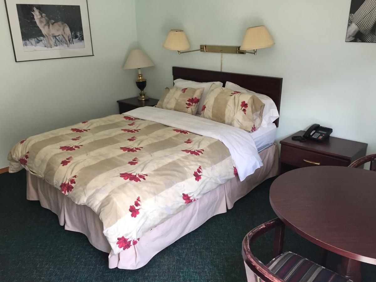 Falcon Lake Hotel Ngoại thất bức ảnh