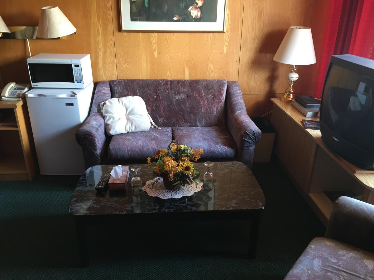 Falcon Lake Hotel Ngoại thất bức ảnh