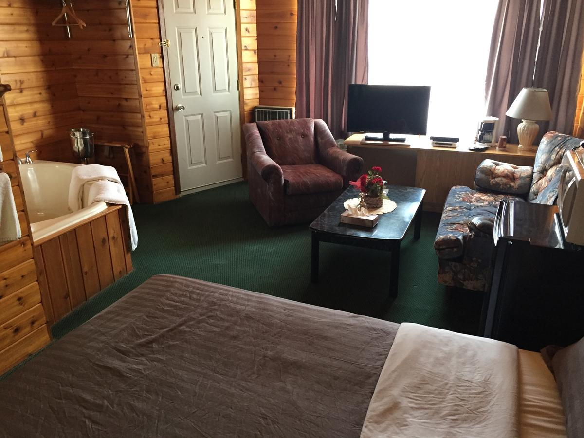 Falcon Lake Hotel Ngoại thất bức ảnh