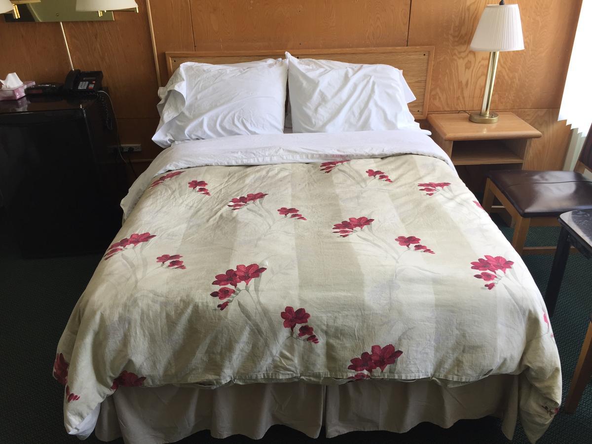 Falcon Lake Hotel Ngoại thất bức ảnh