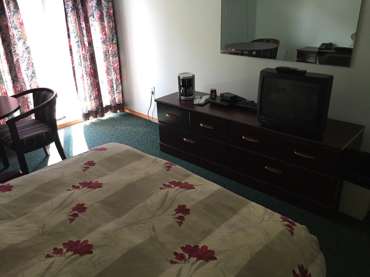 Falcon Lake Hotel Ngoại thất bức ảnh